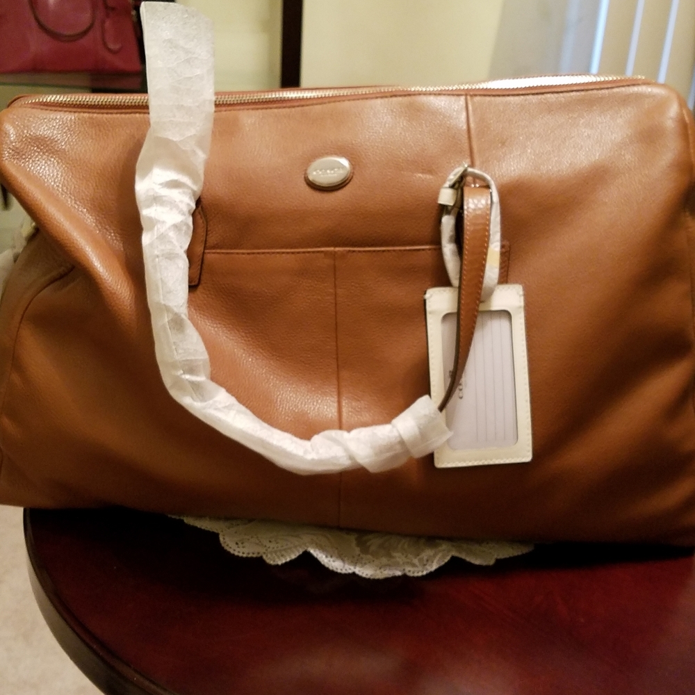 Handbags - Picture 5 of 5